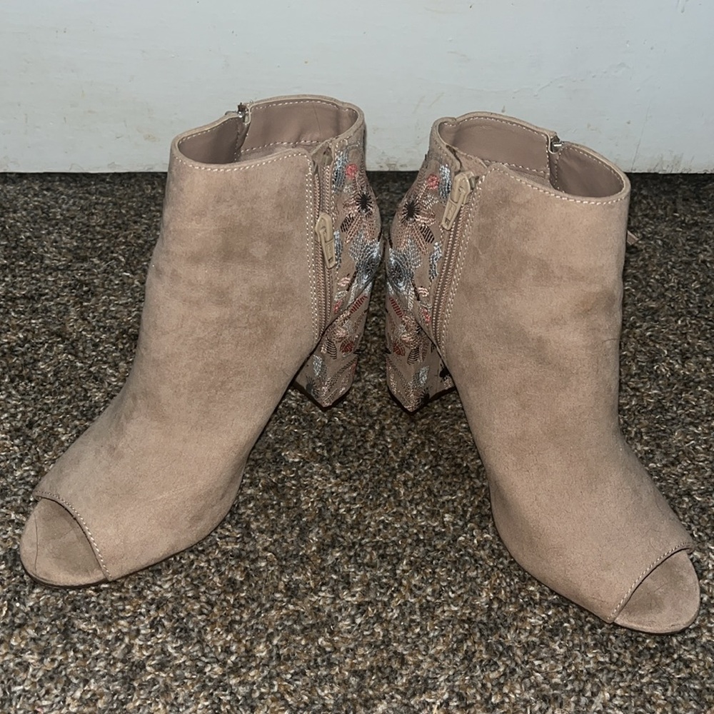 Open toed heels - Picture 2 of 4